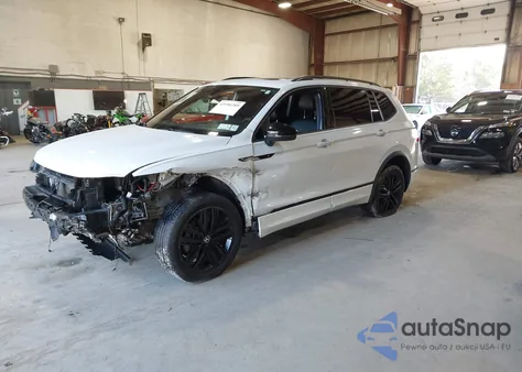 2022 Volkswagen Tiguan 2.0T Se R-Line Black из США, поврежденный, VIN 3VV8B7AX1NM032107